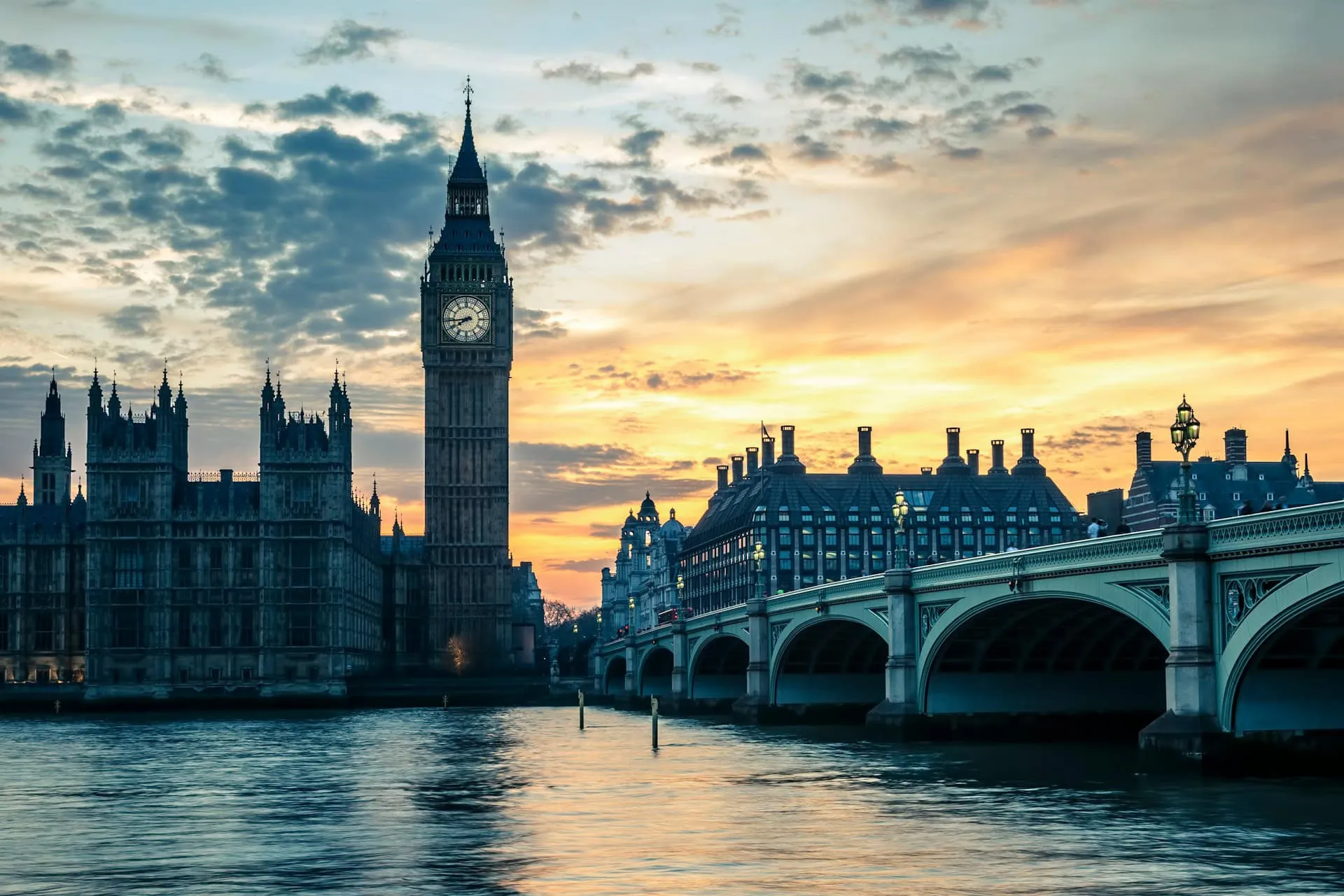 Evening sky over Big Ben in London