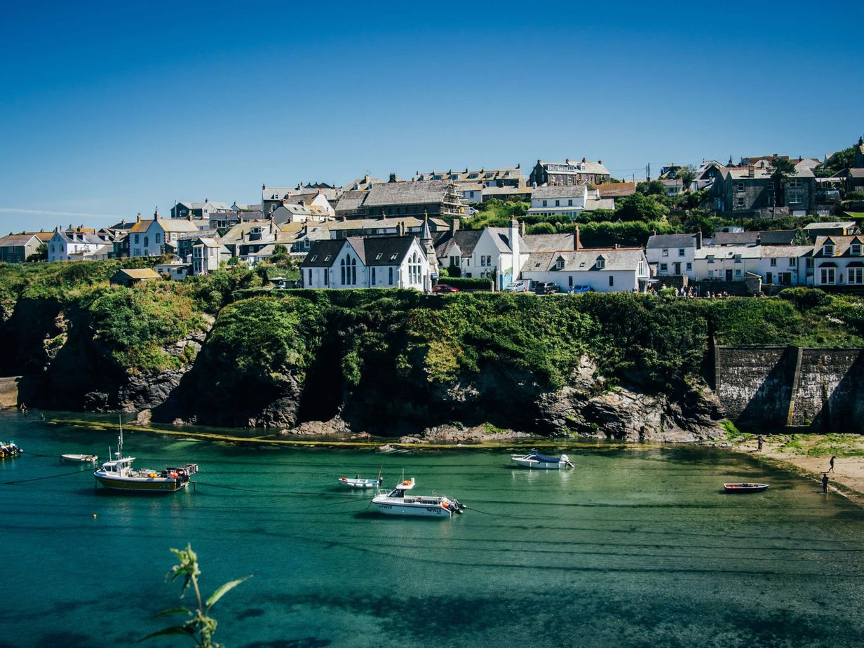 sea-side-coastal-town-blue-sea-boats-houses